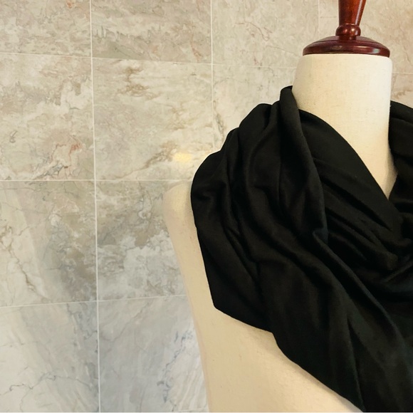 Beyond Yoga Pocket Infinity Scarf - Picture 3 of 6